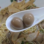 宴や - 中華そば、うずら2個乗ってます