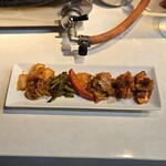 生ホルモン処 おさむちゃん。 - キムチ盛り合わせ
      (白菜･ニラ･柿･パプリカ･栗原ねぎ･スルメ･胡桃クリームチーズ)