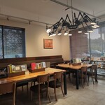 Bread & Coffee by MOTOTECA - 本も読めるスペース