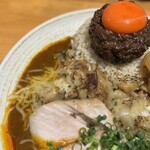 吉田カレー  - ブリカレー（限定カレー）チェンジ、並、豚小、玉ねぎアチャール、チキンアチャーリー（限定トッピング）、ゴーダチーズ（限定トッピング）
