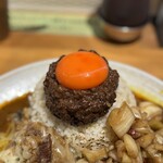 吉田カレー  - ブリカレー（限定カレー）チェンジ、並、豚小、玉ねぎアチャール、チキンアチャーリー（限定トッピング）、ゴーダチーズ（限定トッピング）