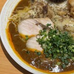 吉田カレー  - ブリカレー（限定カレー）チェンジ、並、豚小、玉ねぎアチャール、チキンアチャーリー（限定トッピング）、ゴーダチーズ（限定トッピング）
