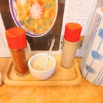 らぁめん 一福 - "擂り下ろし大蒜"も用意。