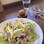 Le repas - サラダ、パン(パン食べ放題だと➕２００円)