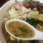 ラーメンスタンド とん平食堂 - 脂の暴力だ