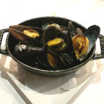 ビストロ　アギャット - モンサンミッシェル産のムール貝のココット蒸し