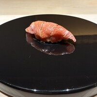 くるますし - 塩釜の大トロ薄く2枚付け