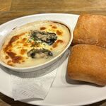 エイス シー オイスターバー - メイン：牡蠣とチーズのクリームグラタン