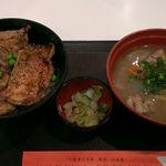 豚丼のぶたはげ - とん汁と豚丼セット＠920円