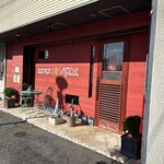 ビストロ アメリ - 住吉ﾒｲﾝｽﾄﾘｰﾄの､交差点角のお店