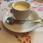 ビストロ アメリ - ﾊﾞﾀｰﾅｯﾂ ﾊﾟﾝﾌﾟｷﾝのスープ