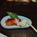 やっちろ - 天然ブリの煮付け　　匂いは特有のがあるけど、身はふっくら臭みもなく美味しかったです。味付けはそんなに濃くありません　ミョウガ　スダチ?大根おろしが良いです