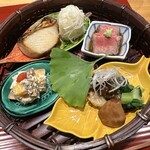 おおたに - 宮崎牛のローストビーフ
      鰆の幽庵焼き
      じゃが芋のはりはり
      柿と大徳寺麩の白和え、車麩のカナッペ
      揚げ鯖と里芋の味噌煮