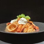 リコッタチーズとカラマリのアマトリチャーナ