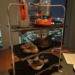 ラウンジ＆バー ホライゾン - 3段のスタンド