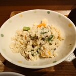 ギフ屋 - 
◯副菜
おからを選択した

薄味気味な醤油出汁味で
椎茸、人参、ネギ、ごぼうが入っていて
お上品で美味しいねえ♪
