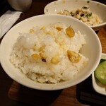 ギフ屋 - ◯ご飯
いつもは白飯かもしれないけれど

今回は栗ご飯だった
栗の甘みがあって美味しい