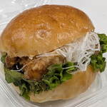 ブランジェ 浅野屋 - ...「ネギたっぷりチキン南蛮サンド（464円）」、お高いパン屋さん。。