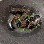イタリア食堂 ジラソーレ - 前菜の盛合せ　ムール貝のワイン煮