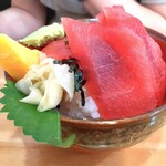 貴美の浜焼き - ネタは大き目なミニ鉄火丼