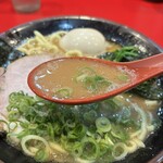 横浜ラーメン おか本 - スープ