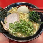 横浜ラーメン おか本 - ラーメン並 850円