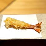 天ぷら北川 - プリッと食感を生かした揚げの車海老。
個人的には、もう少し手前が好みですが、旨味甘みはちゃんと感じられます。