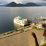 乃の風リゾート - 【2014年07月】窓は床から天井まで続いており、室内から洞爺湖やフェリーが見えます。