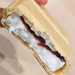 イトーヨーカドー - 料理写真:栗入りあずきモナカ断面