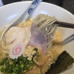 麺屋 加減 - 細麺が白味噌に良く合います