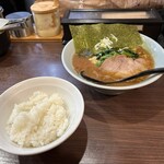 横浜家系らーめん侍 - らーめんと半ライス('25/10/29)