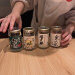 肉のウヱキ - カップ酒のレベルが高くていい意味で迷います。一つ一つ値段含めて説明してくれます。