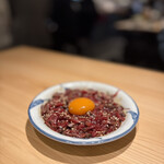 肉のウヱキ - 和牛炙りヒレユッケ　1408円