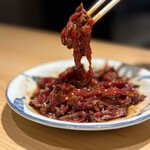肉のウヱキ - ちょっと炙ってあり、見た目の数百倍美味しい体感！ラーメンみたいに食べちゃいそうで、慌ててゆっくり噛み締める。