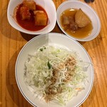 ソウル苑 - 1回ずつおかわりが出来る、カクテキ、おかず、サラダ