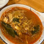 ソウル苑 - コムタン？辛い赤い牛肉のスープ！おいしい。
