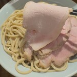 いかれたヌードル フィッシュトンズ - 山麓SPF豚噛む程に旨い