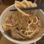 いかれたヌードル フィッシュトンズ - つけ汁とパツ気味の太麺