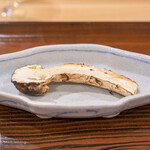 勢麟 - ツガマツタケの炭火焼き
