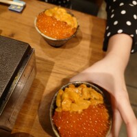 焼うお いし川 - 炙る前の【極厚炙りトロ、ウニイクラの最強3色丼】