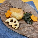 326163403 - 鶏もも肉の朴葉味噌焼き