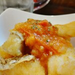 もつ焼き よう - 『白身魚のトマトソースがけ』揚げ物といえば冷凍が多いけど、手作り感のある揚物は◎