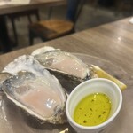 Itarianbar THE ATTACHMENT - 