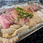 炭火焼肉 ホルモン やまと - ホルモンアヒージョ