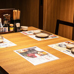 鯖しゃぶと炙り焼き奥いずも - テーブル