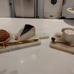 ヒロミ＆コ スイーツ＆コーヒー - 左からシュークリーム、バスクチーズケーキ、プリン