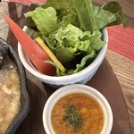 町結cafe & バル - フレッシュサラダ＆人参ドレッシング