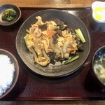 琳家 - 料理写真:豚肉と玉子とキクラゲ炒め　¥880-