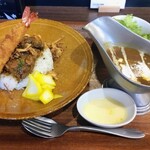 カリービストロ LAMP - チキンランプカレー(小盛のおばちゃま)＋エビフライ＋チーズ♪
