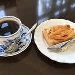 大正浪漫喫茶室 - 大正浪漫喫茶室　タムラファームアップルパイセット　720円